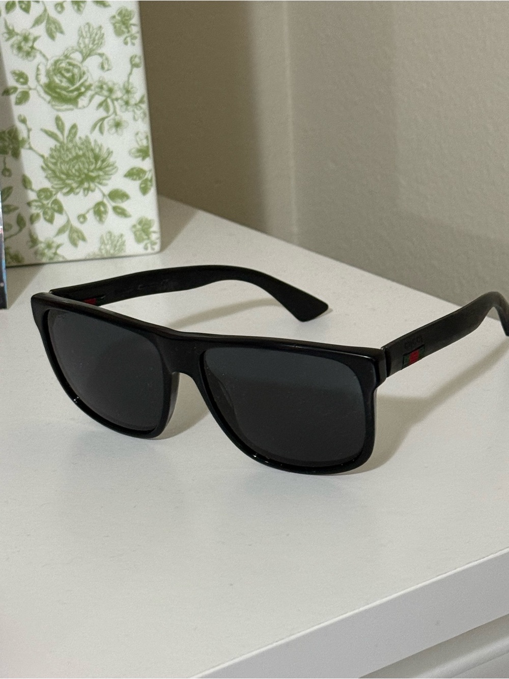 Vintage Gucci Sunglass Black Sunglasses with Red & Green Accent - Designer